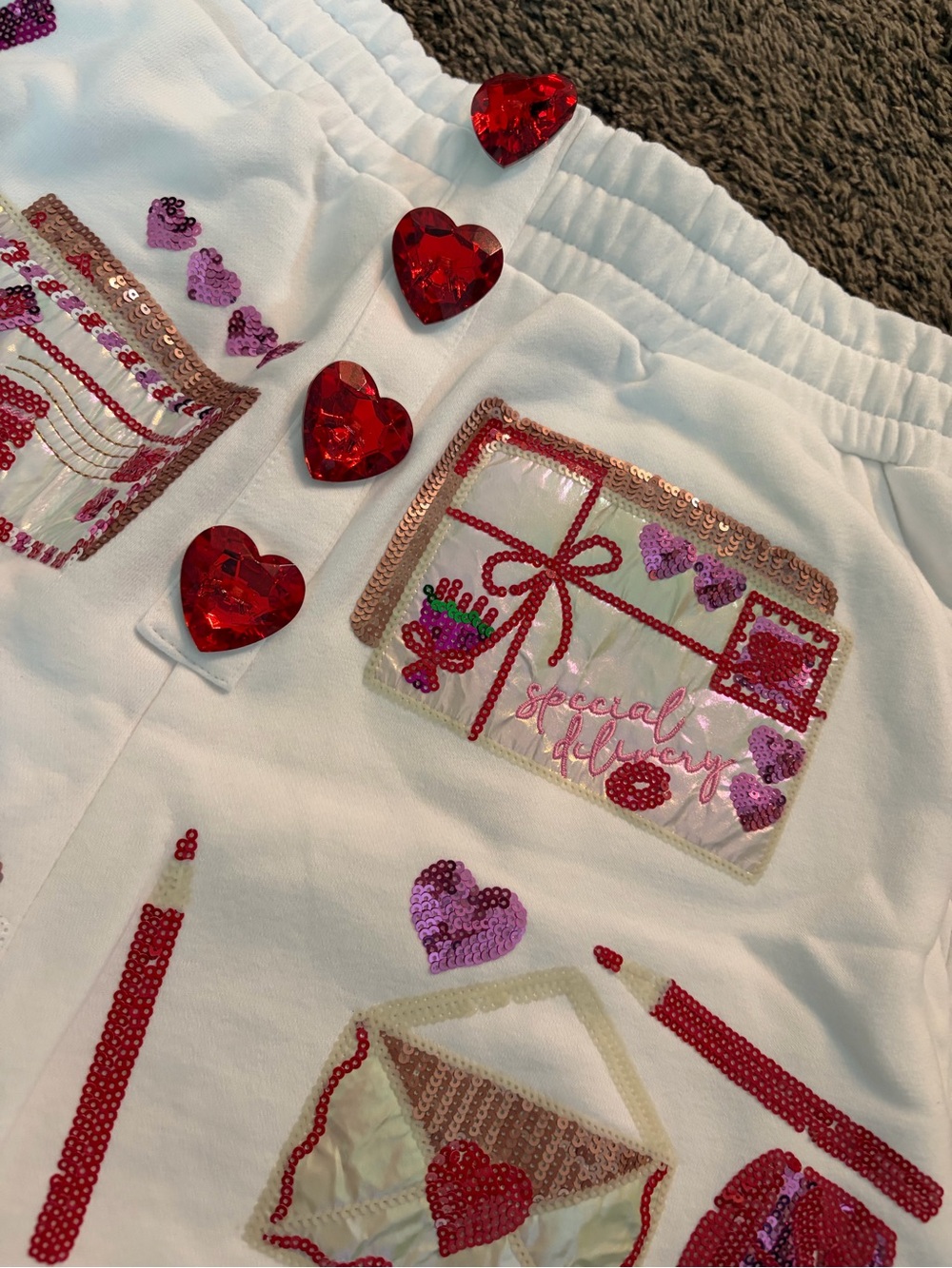 QOS QUEEN OF SPARKLES Heart Embroidered White Shorts NWT VALENTINES DAY - Picture 9 of 10